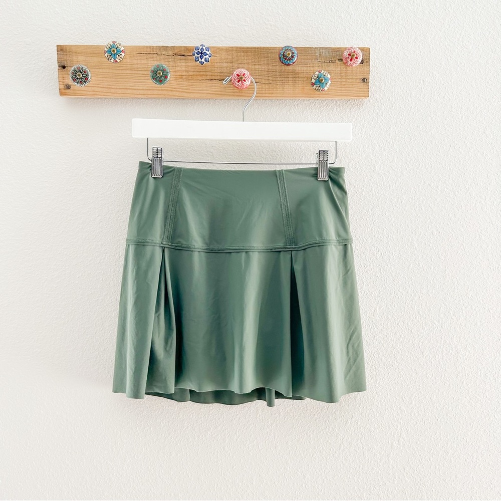 LULULEMON |  Lost In Pace Skirt Skort in Dark Forest Side Pockets Size 4 - Picture 2 of 11